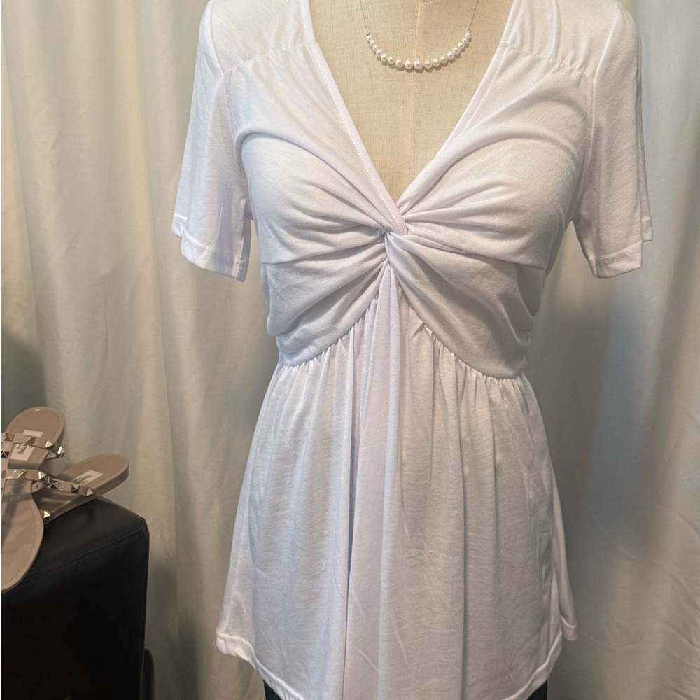 *NWOT* Elegant White Flattering Women's Top